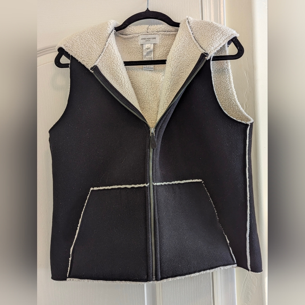 Jones New York Sport navy with cream fleece lining VEST size Large